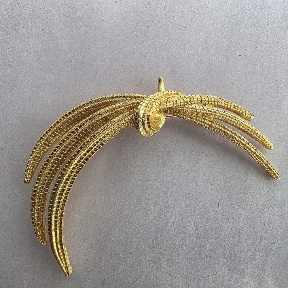 Monet Brooch Gold Tone Textured Ribbon Swirl Vintage Signed 1980s‎ Statement Pin